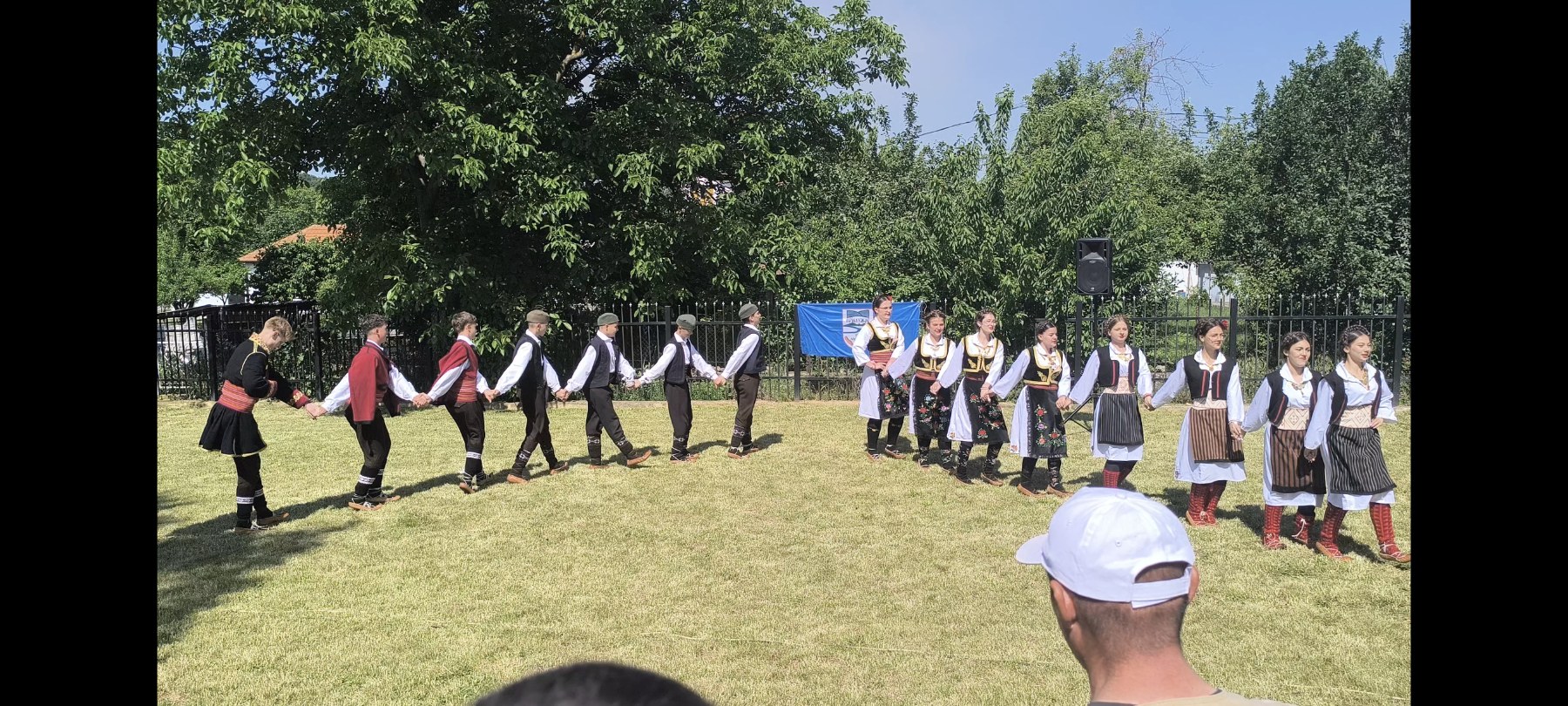 ,,Светим корацима кроз дух предака"