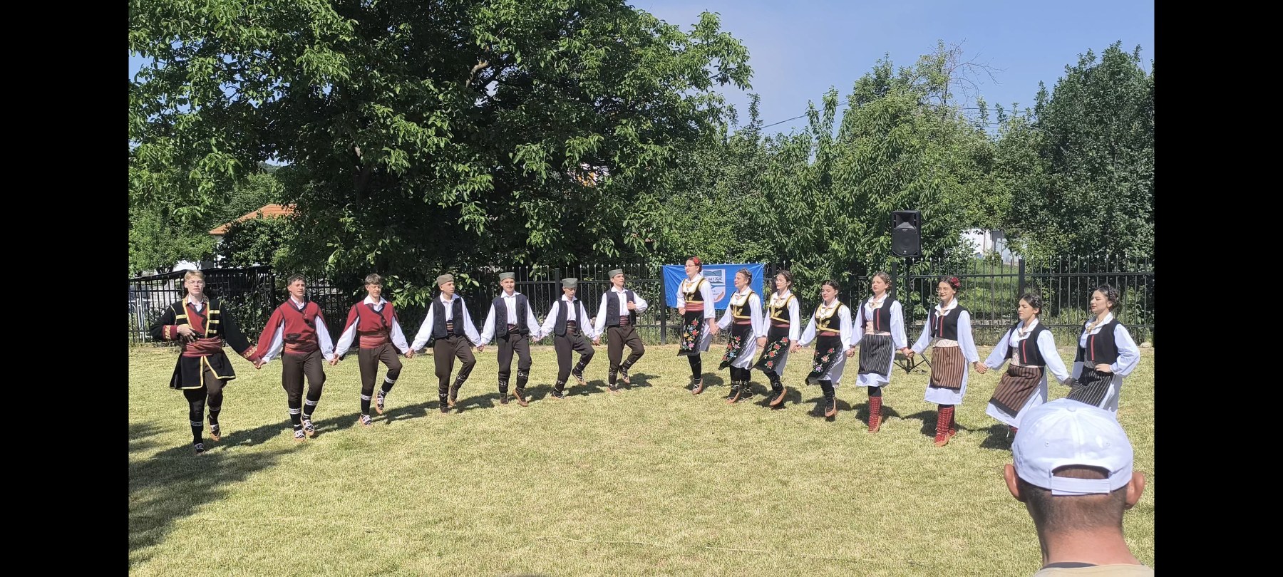 ,,Светим корацима кроз дух предака"