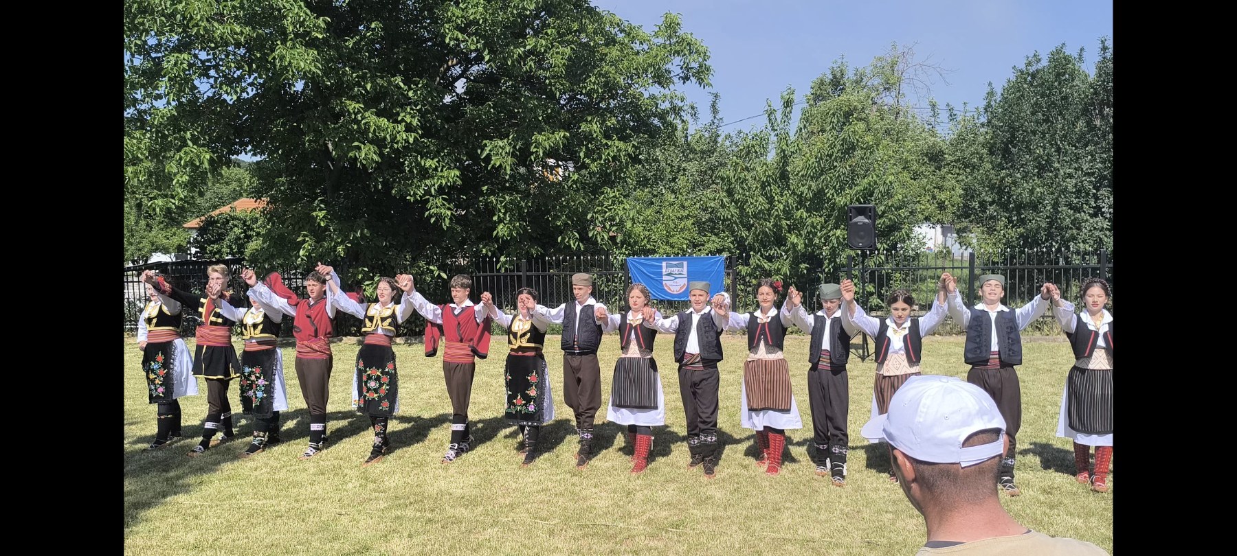 ,,Светим корацима кроз дух предака"